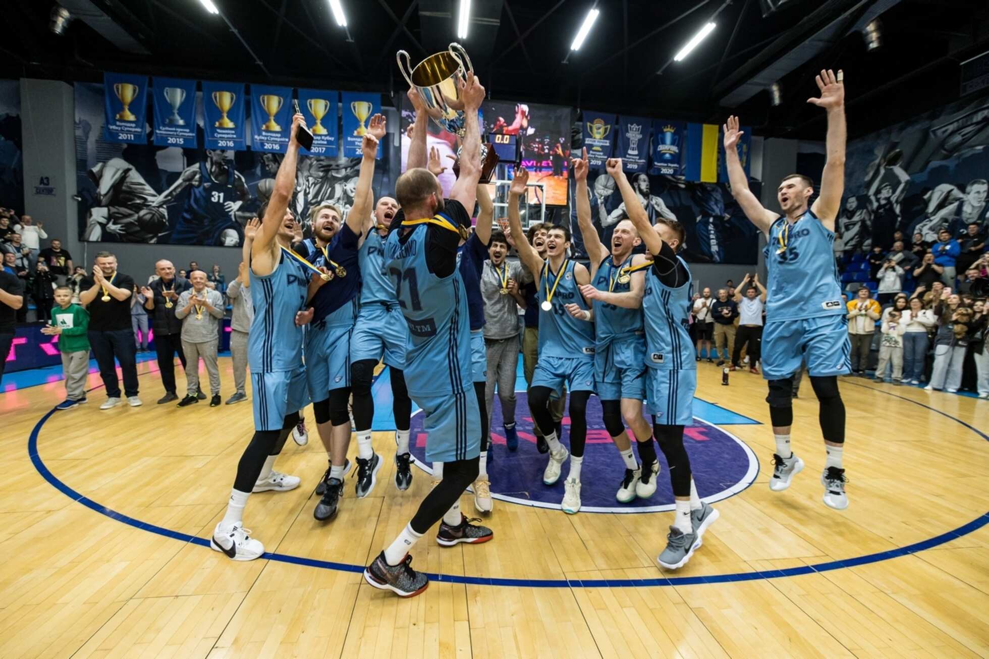 БК Дніпро вдруге поспіль виграв золото Суперліги Favbet: фотогалерея нагородження
