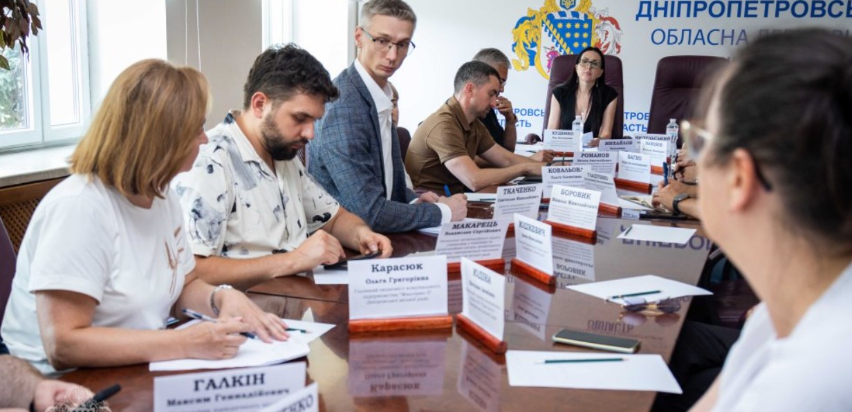 Робоча група «Прозорість та підзвітність» виявила завищення цін у семи закупівлях у Дніпрі, Нікополі та Самарі. Деталі перевірки.