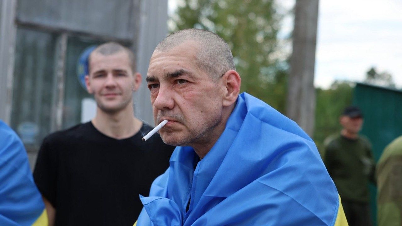 У День Незалежності Україна провела 68-й обмін полоненими: додому повернулися понад 100 українців, серед них 8 мешканців Дніпропетровщини, журналісти, медик і колишній мер Херсона.