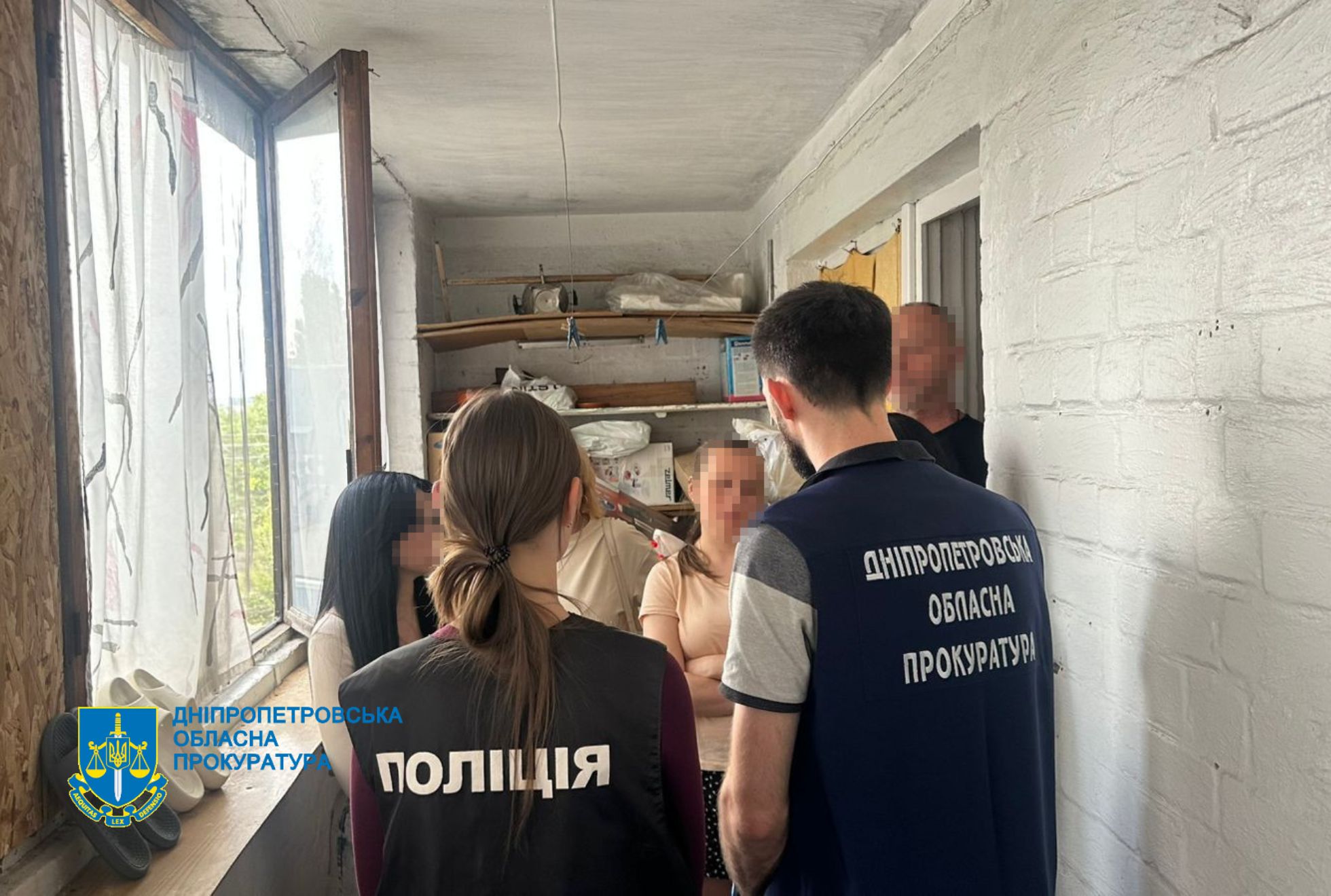 Документи та готівка, вилучені під час обшуку у справі про розкрадання коштів на благоустрої Дніпра, серпень 2025 року