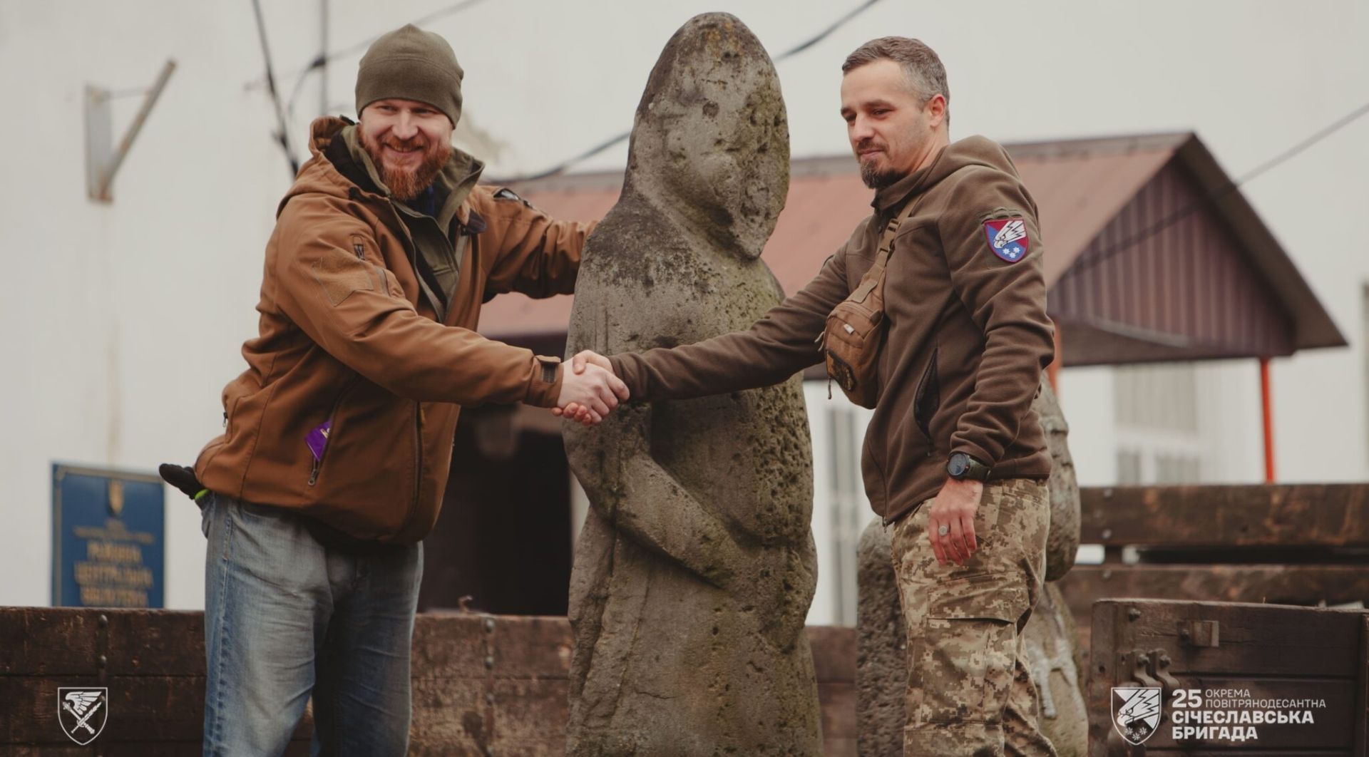 Десантники з Дніпропетровщини евакуювали з передової вісім половецьких баб