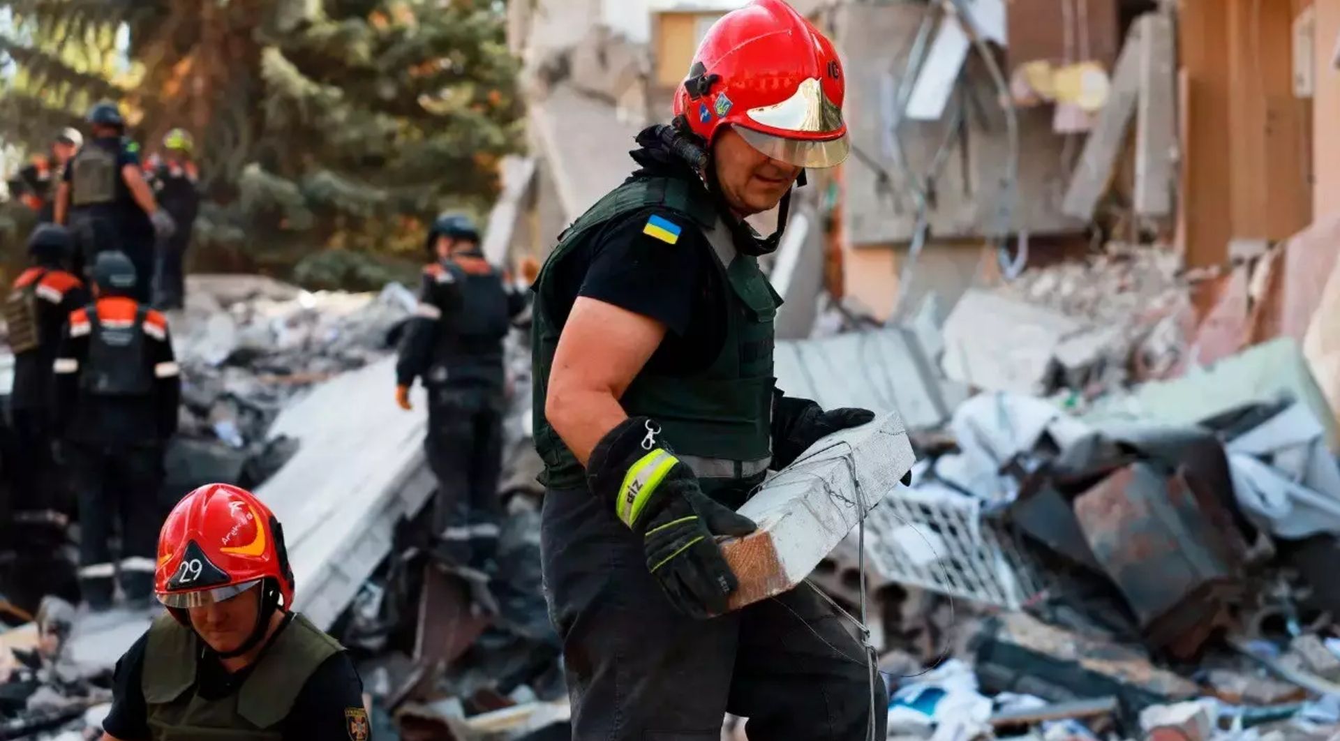 На Дніпропетровщині врятували 743 людини за 4 роки війни на місцях ударів росіян